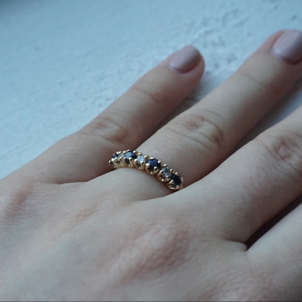 Diamond and sapphire gold ring